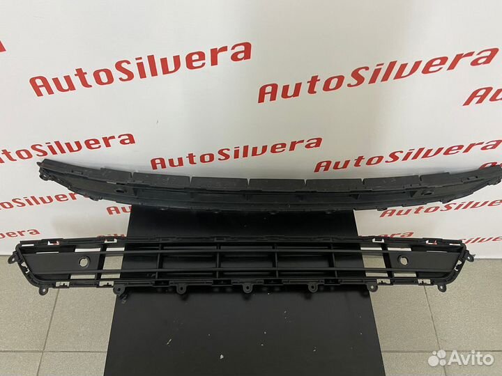 Volvo XC40 2017-2023 решетка бампера