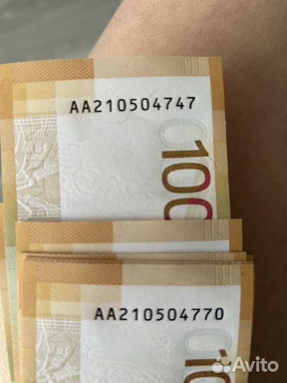 Банкнота 100