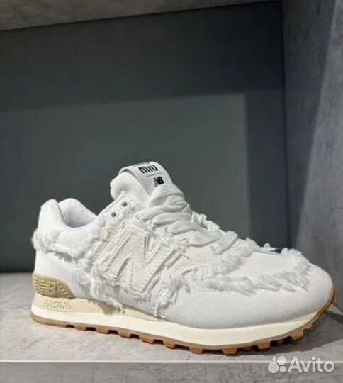 Кроссовки New Balance Miu Miu