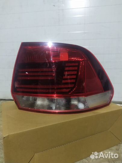 Фонарь задний правый VW polo sedan 2011