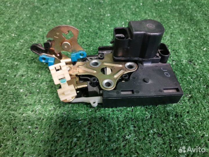 Замок боковой двери с центральным замком задний