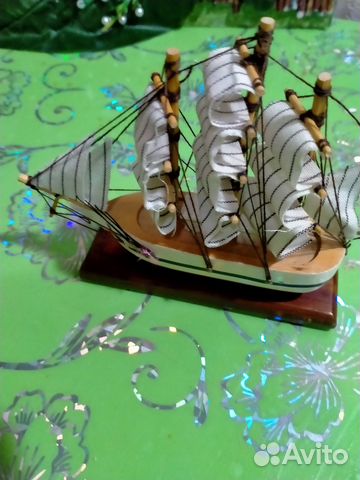 Модель парусника из дерева