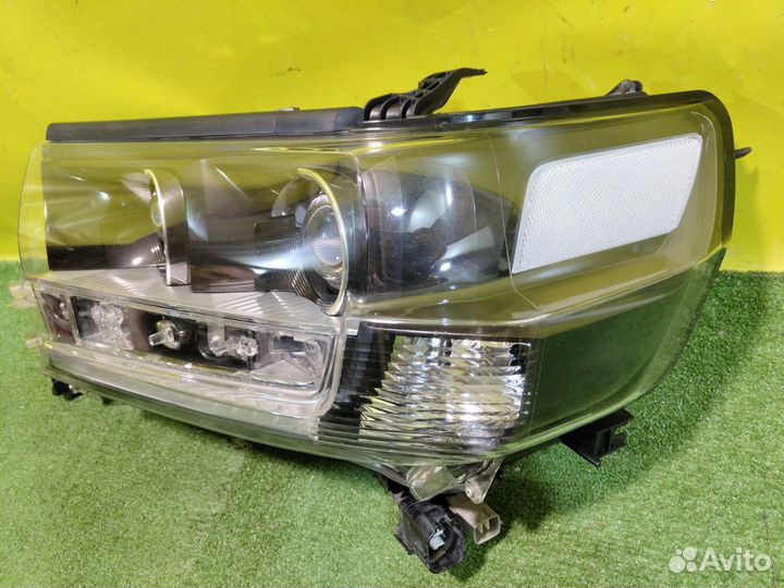 Фара левая LED Toyota Land Cruiser (200) 2015