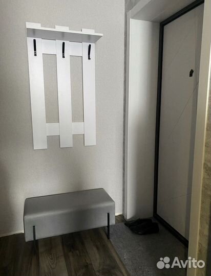 Вешалка настенная в прихожую