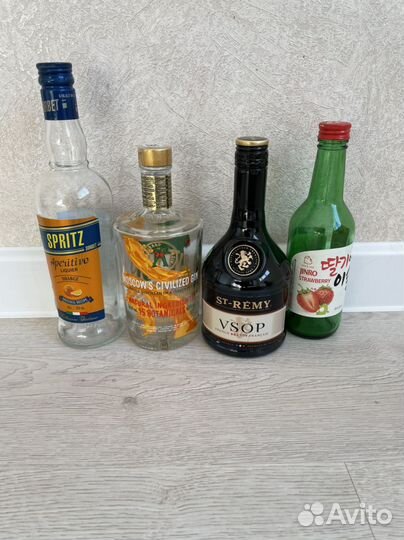 Пустые бутылки из под алкоголя