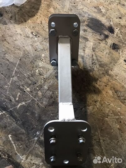 Для легкового прицепа кронштейн запаски штатный