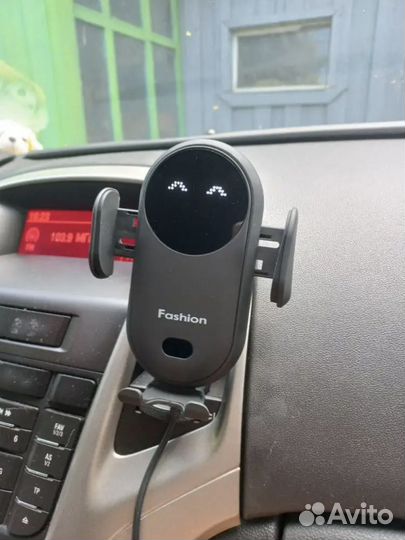 Держатель для телефона с беспроводной зарядкой