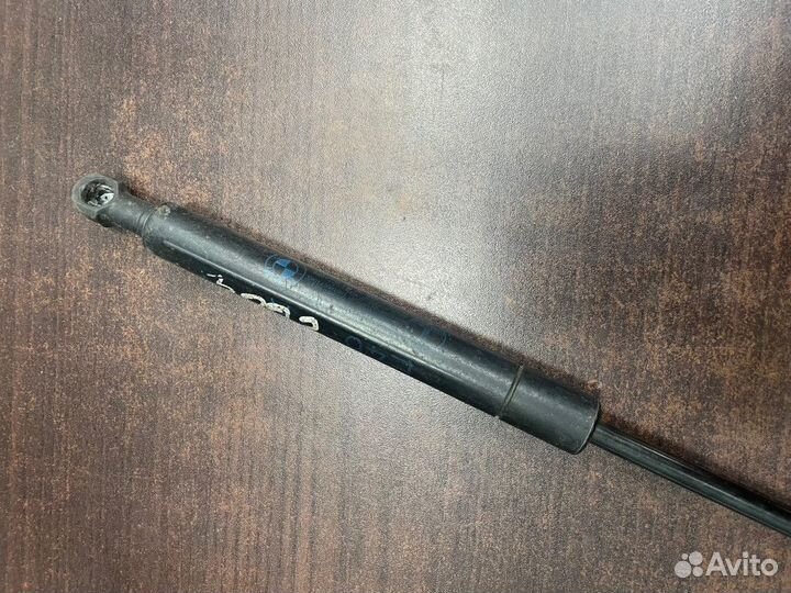 Амортизатор капота BMW 3 E46