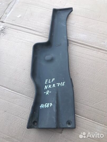 Накладка правая Isuzu Elf NKR71E 4HG1 2000