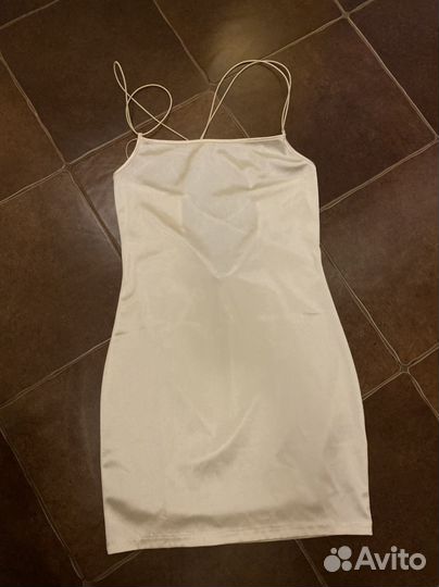 Платье атласное белое