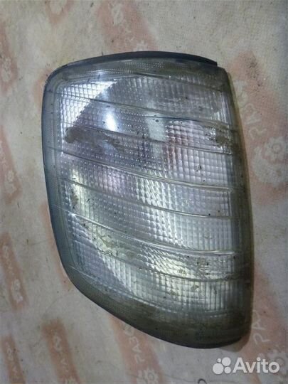 Поворотник передний правый Mercedes-Benz E-Class