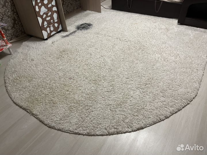 Ковер белый пушистый