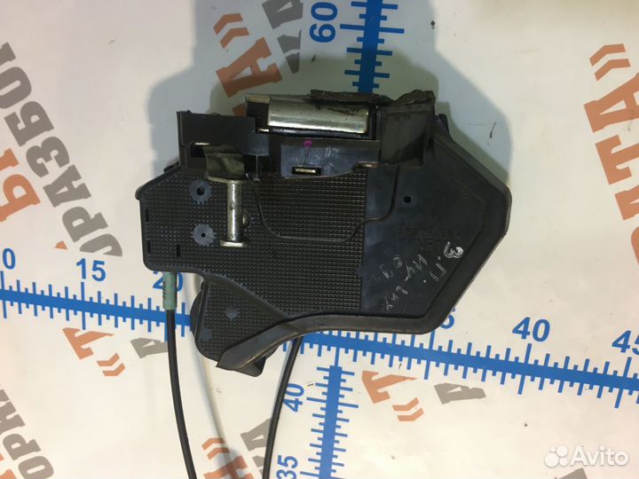 Тойота Хайлюкс Замок задней двери Прав