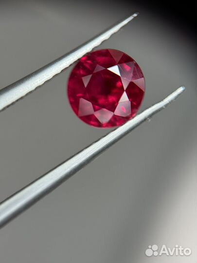 Природный рубин 1.24Ct Vivid Purplish Red