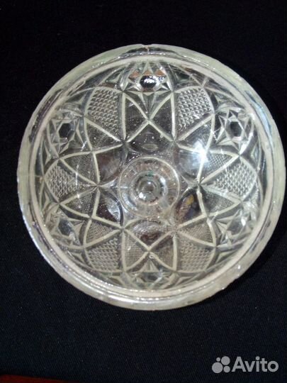 Старинные вазы на ножке