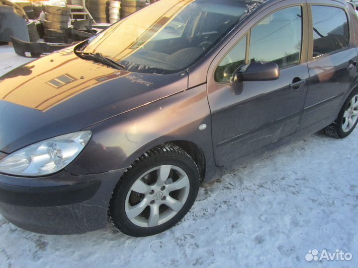 Бампер передний Peugeot 307