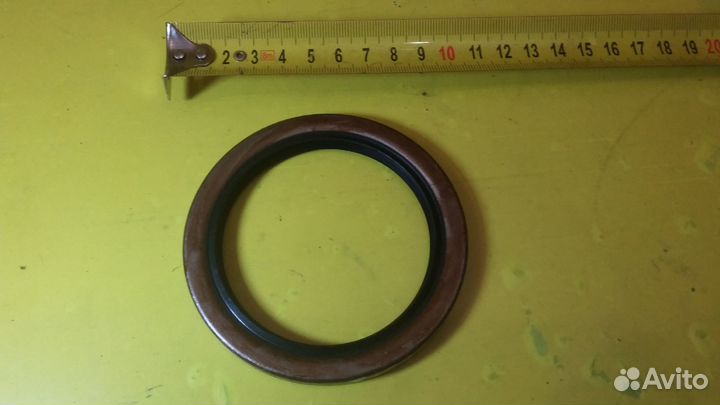 Сальник ступицы передний (72х94х8) HD72/78