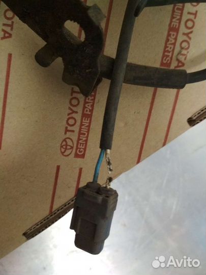 Датчик ABS Toyota Camry 40