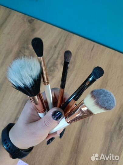 Кисти для макияжа набором