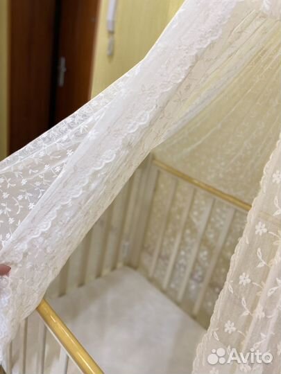 Детская кроватка с маятником и балдахином