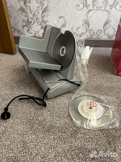 Электрический нож (слайсер/ломтерезка)