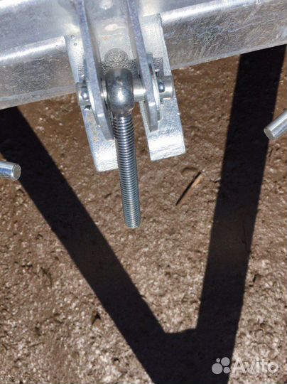 Ось для установки откидного болта на дышло всех б