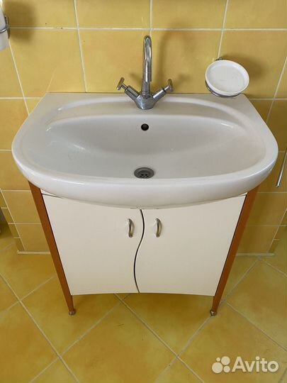 Тумба с Раковиной и Зеркалом для ванной