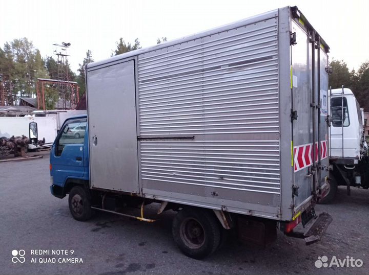 Тойота Тойоайс в разборе