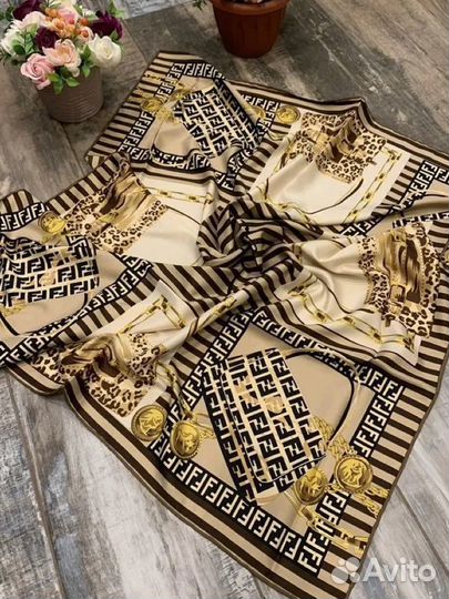 Шелковый платок шаль Fendi бежевый