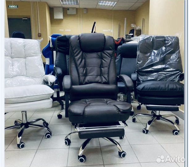 Компьютерное кресло офисное руководителя