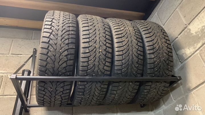 Pirelli Formula Ice 215/70 R16