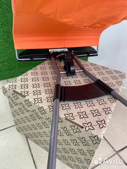 Шезлонг детский Luxmom оранжевый