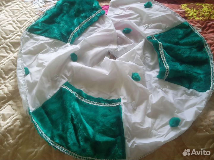 Новогодняя подарочная скатерть под ёлку