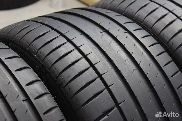 Michelin Pilot Sport 4 S 225/35 R20 и 255/30 R20 92Y