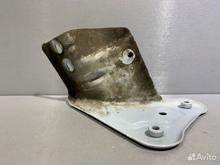 Крепление крыла Skoda Rapid CWV 2018