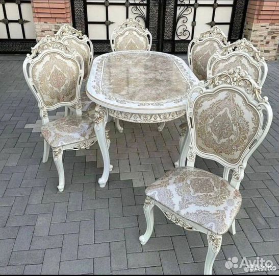Столы и стулья