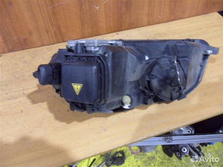 Фара передняя правая передняя правая Audi A3 8PA