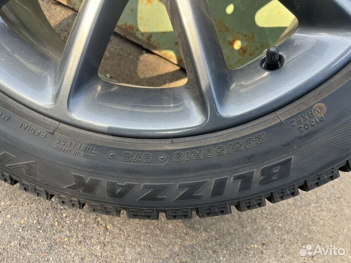 Bridgestone Blizzak VRX3 235/50 R18