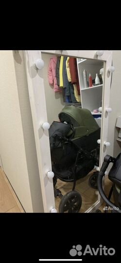 Гримерное зеркало с лампочками