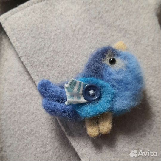 Женская брошь 