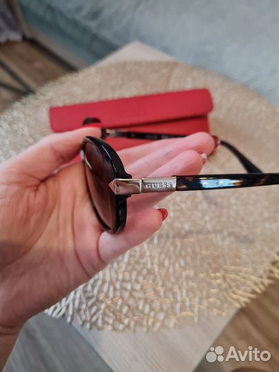 Солнцезащитные очки женские guess