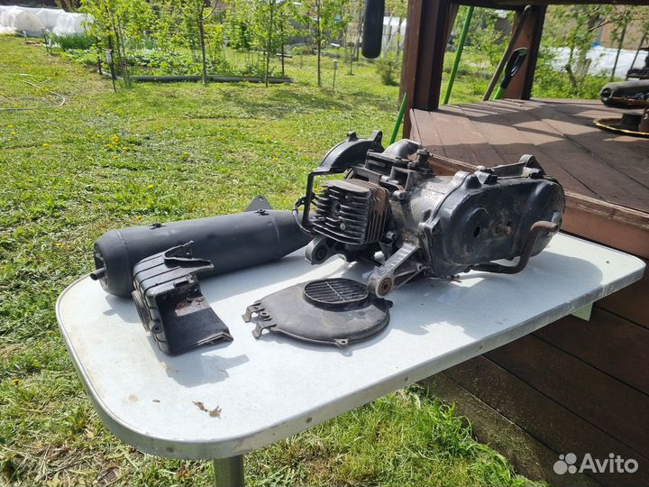 Двигатель и глушитель для скутера Сузуки address