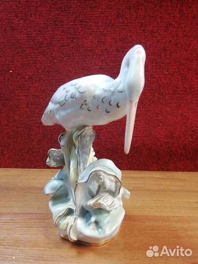 Фарфоровая статуэтка 