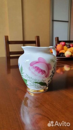 Молочник/сливочник/кувшин/ваза