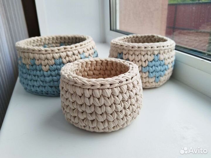 Набор вязаных корзин