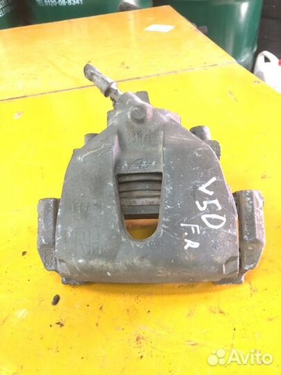 Суппорт передний правый Volvo V50 2005