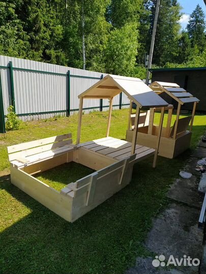 Песочница с крышей