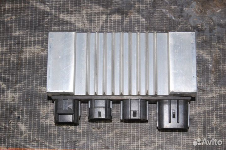 Блок управления - Toyota Land Cruiser Prado 150