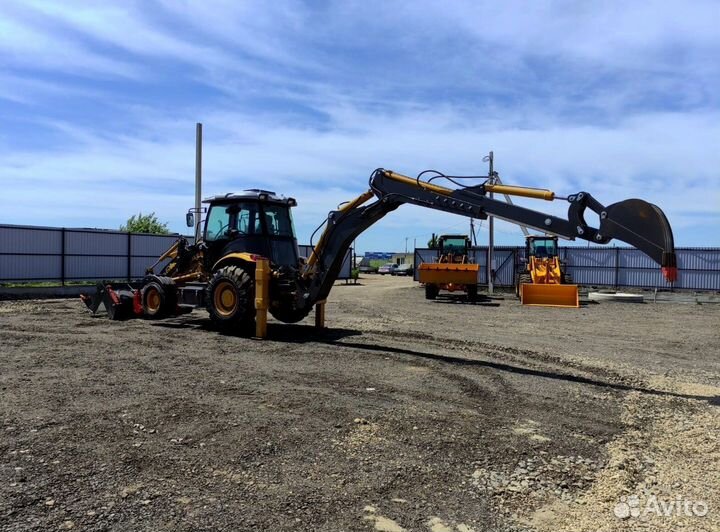 Экскаватор-погрузчик MST M542 S, 2022