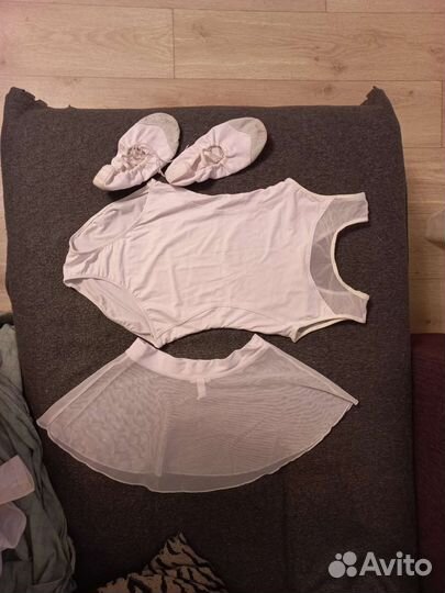 Купальник, юбка, чешки для гимнастики